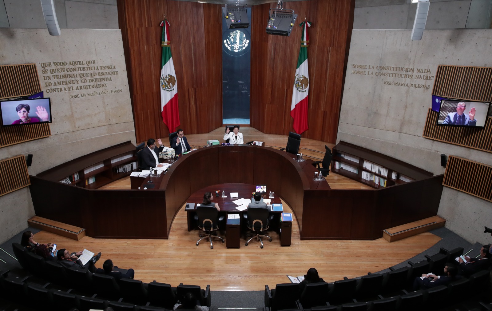 La Sala Superior del TEPJF confirmó la inexistencia de la omisión legislativa atribuida al Congreso de Guerrero de regular que las personas migrantes residentes en el extranjero puedan votar y ser electas en los cargos de elección popular a nivel estatal