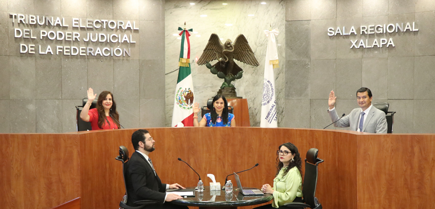 La Sala Regional Xalapa del TEPJF confirmó validez de elecciones en municipios regidos por sistemas normativos internos y exhorta a fortalecer la paridad en Oaxaca.