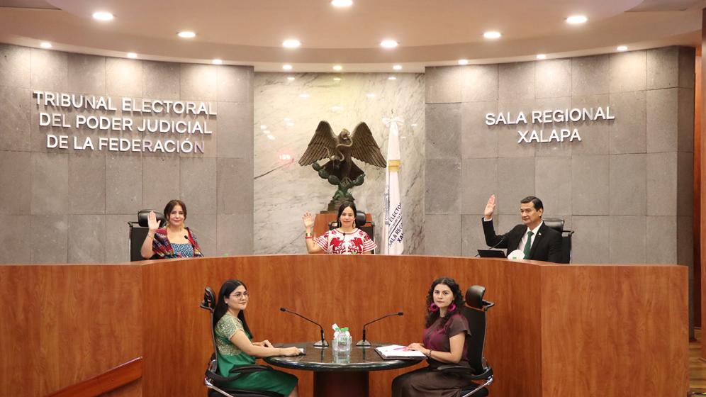 La Sala Xalapa del TEPJF resolvió diversos medios de impugnación relacionados con violencia política contra las mujeres en razón de género, obstrucción en el ejercicio del cargo e integración del Consejo Estatal del PAN, entre otros temas, correspondientes a los estados de Veracruz, Campeche, Oaxaca y Quintana Roo