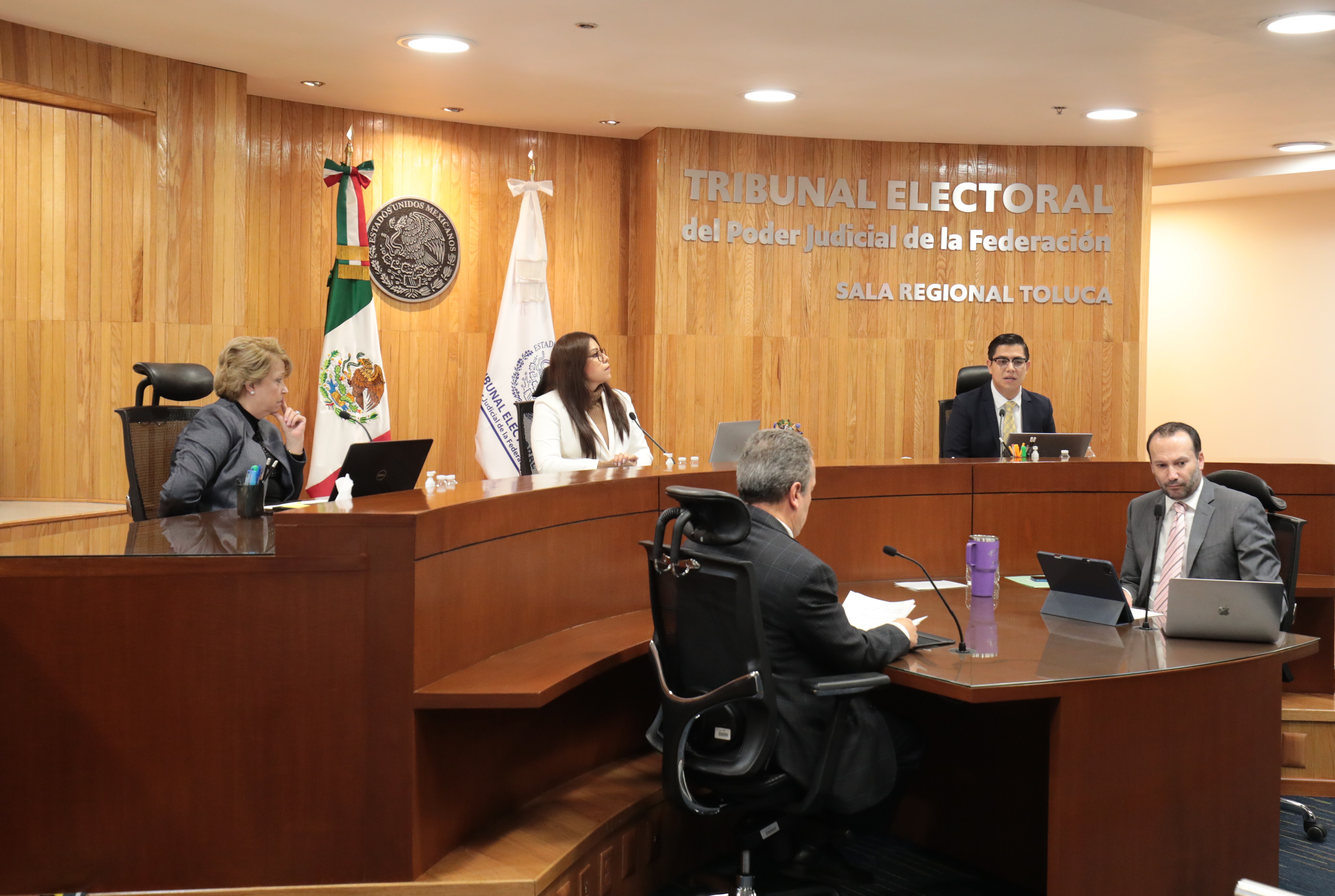 TRABAJO EN EQUIPO Y COMPROMISO INSTITUCIONAL: LA SALA REGIONAL TOLUCA RESUELVE 100 ASUNTOS EN LOS PRIMEROS 18 DÍAS DE SU ACTUAL INTEGRACIÓN.