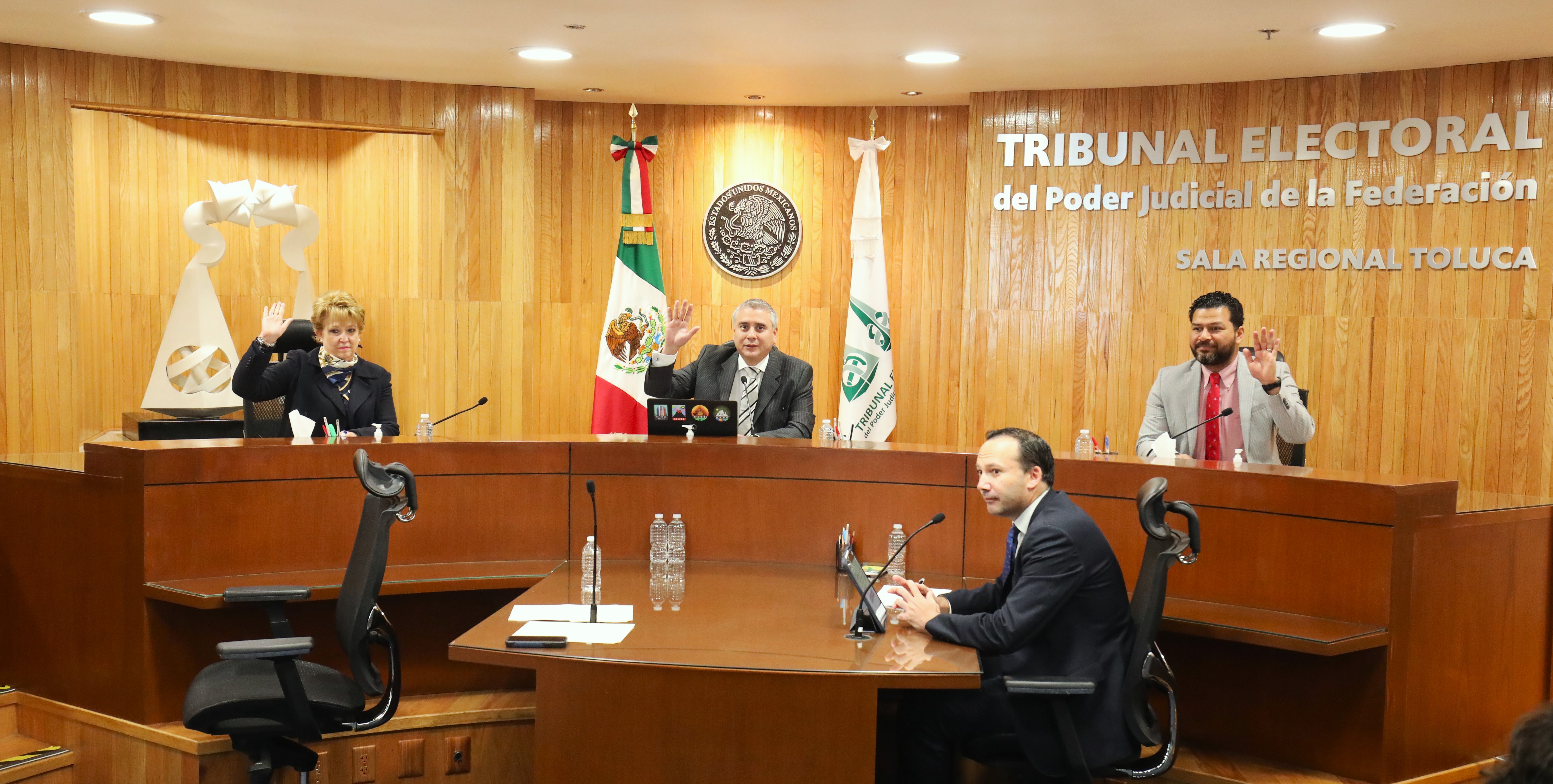 SALA REGIONAL TOLUCA CONFIRMA SENTENCIA DEL TRIBUNAL ELECTORAL DEL ESTADO DE MICHOACÁN SOBRE LA OMISIÓN DE RESPUESTA POR PARTE DEL CONGRESO DEL ESTADO PARA CONFORMAR UN GRUPO PARLAMENTARIO