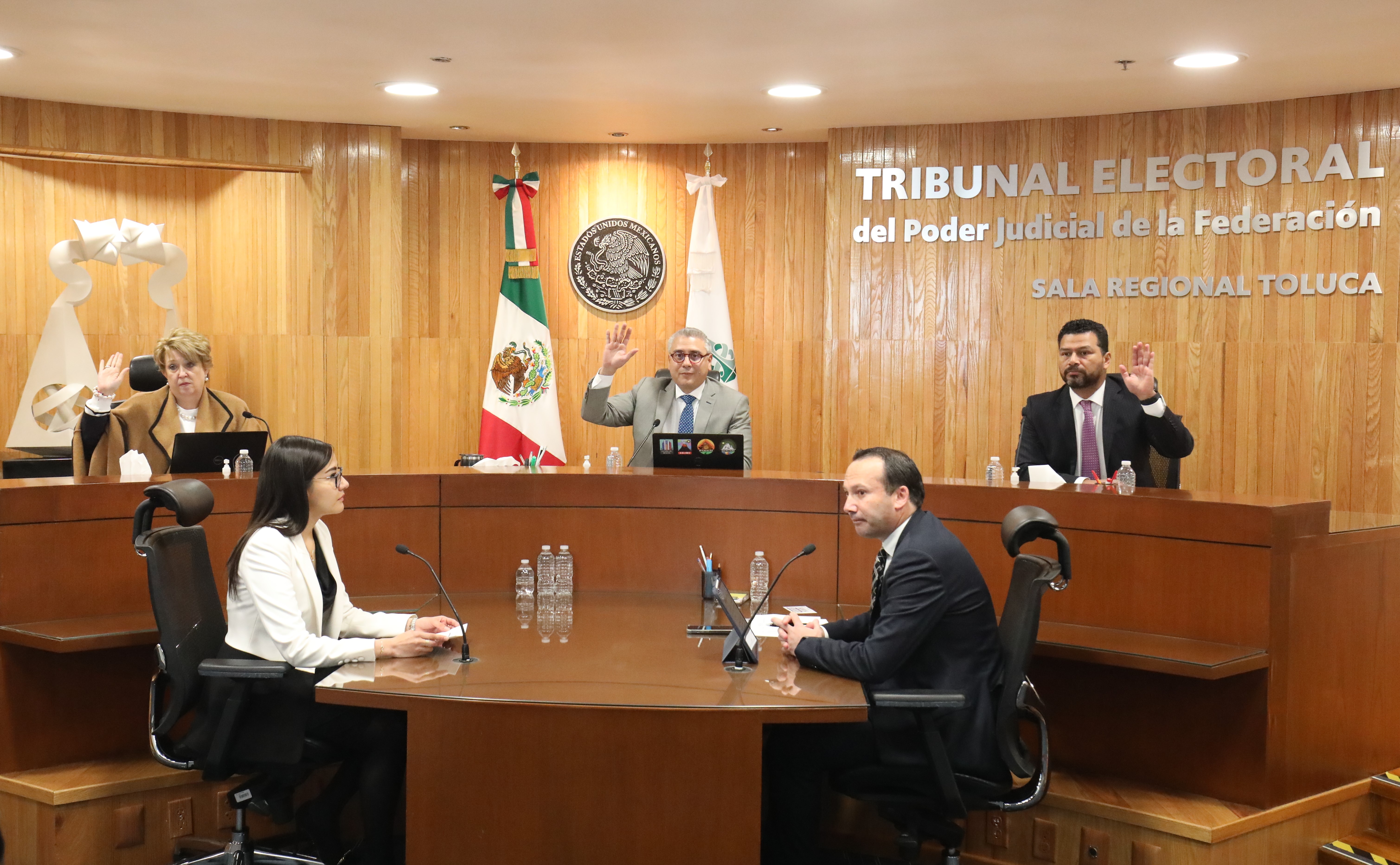 SALA REGIONAL TOLUCA REVOCA SENTENCIAS DEL TRIBUNAL ELECTORAL DEL ESTADO DE QUERÉTARO, Y EN PLENITUD DE JURISDICCIÓN CONFIRMA LOS LINEAMIENTOS PARA GARANTIZAR EL CUMPLIMIENTO DEL PRINCIPIO DE PARIDAD EN EL REGISTRO Y ASIGNACIÓN DE CANDIDATURAS, PARA EL PROCESO ELECTORAL LOCAL 2023-2024.