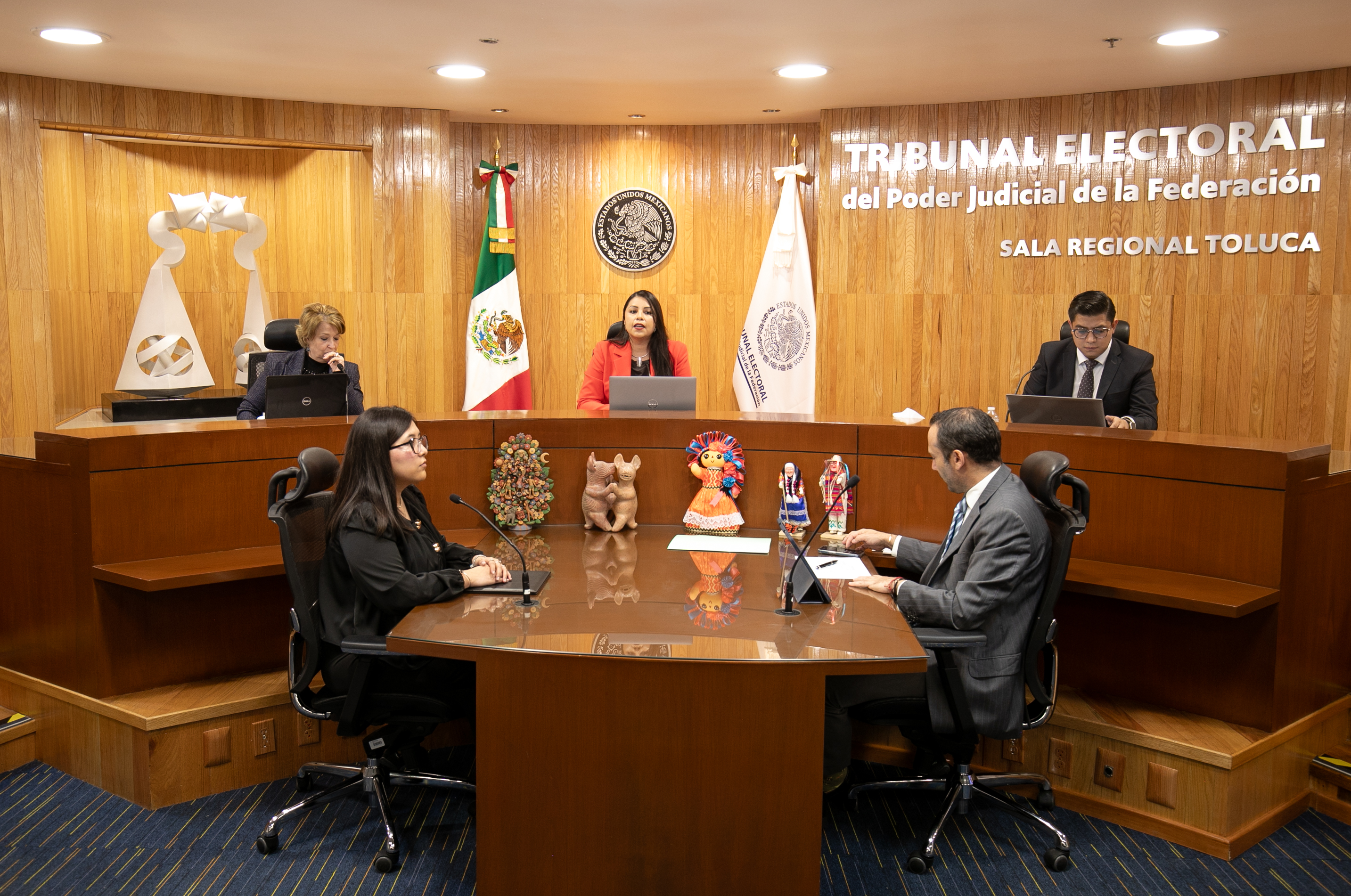 SALA TOLUCA CONFIRMA SANCIÓN POR DIFUSIÓN EXTEMPORÁNEA DE INFORME DE LABORES Y PRECISA QUE SE TRATA DE UNA INFRACCIÓN AUTÓNOMA