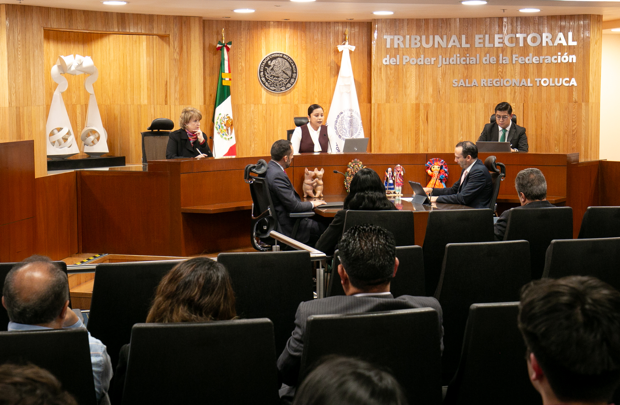  SALA TOLUCA CONFIRMA RESOLUCIONES QUE DECLARARON INEXISTENTES INFRACCIONES ELECTORALES ATRIBUIDAS A DOS PRESIDENTAS MUNICIPALES