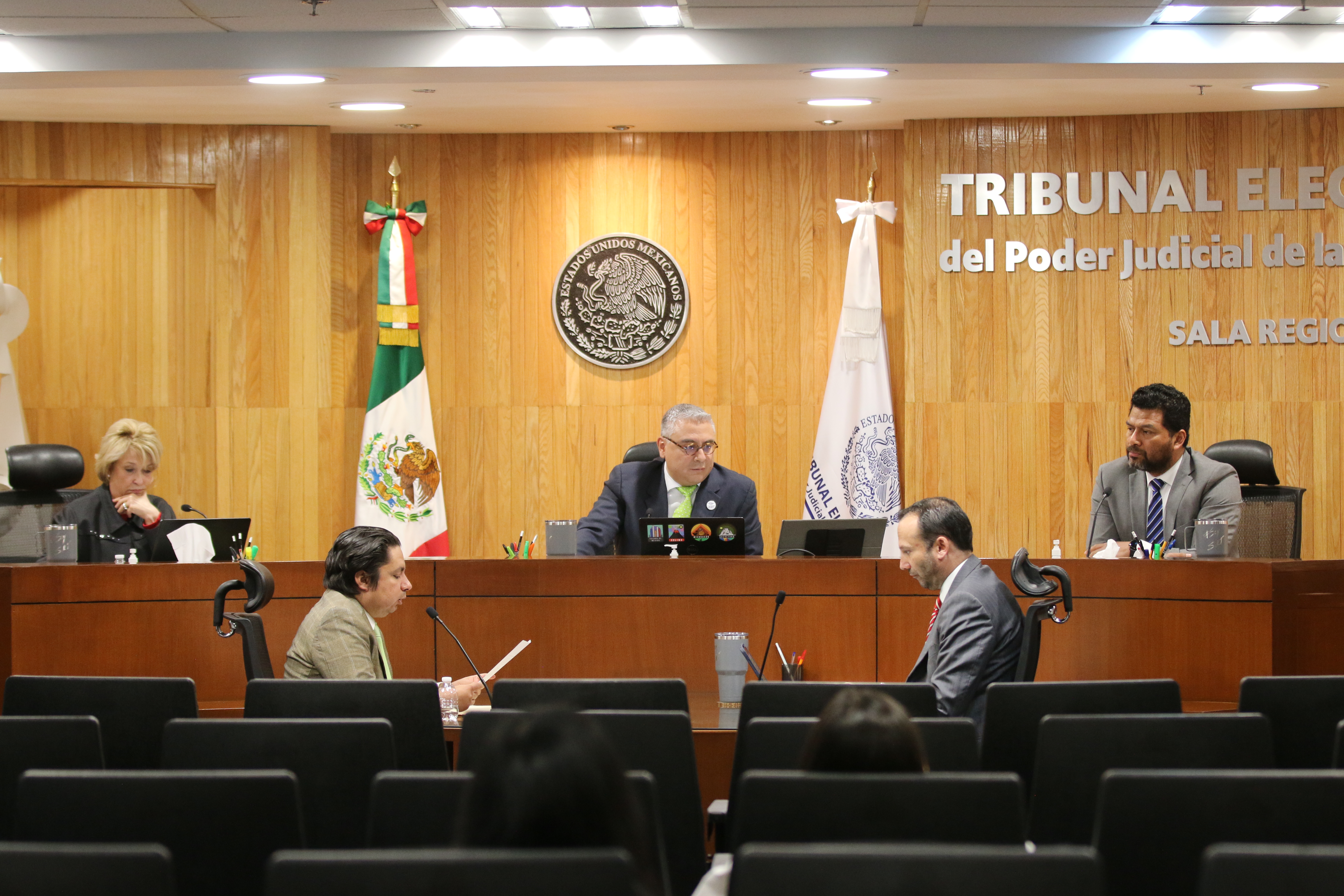 SALA TOLUCA DETERMINA QUE LA INVESTIGACIÓN EN CONTRA DE UN LEGISLADOR QUERETANO FUE INSUFICIENTE Y ORDENA QUE SE REALICEN TODOS LOS ACTOS NECESARIOS PARA CONOCER EL ORIGEN DE LA PROPAGANDA DENUNCIADA.