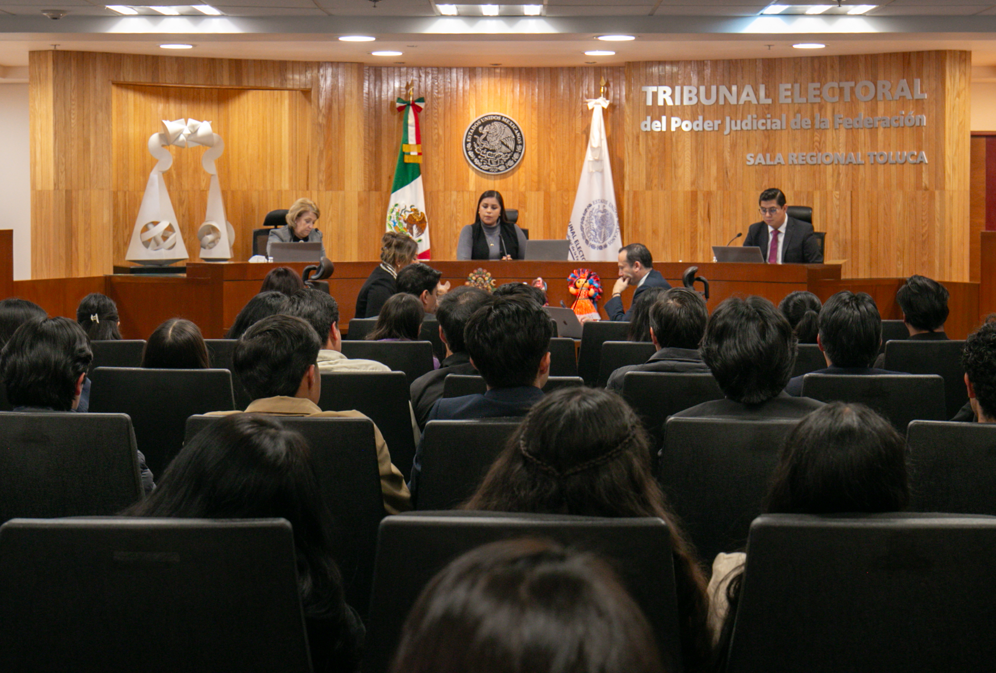 SALA TOLUCA ORDENA MEDIDAS PARA EVITAR LA REITERACIÓN DE CONDUCTAS QUE OBSTACULIZARON EL EJERCICIO DEL CARGO DE UNA REGIDORA